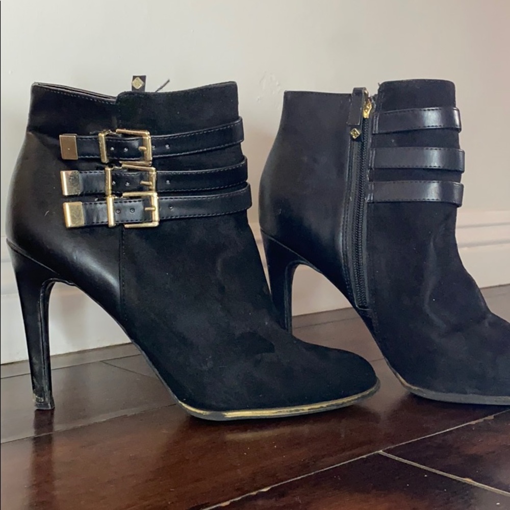 Black heel boots with gold